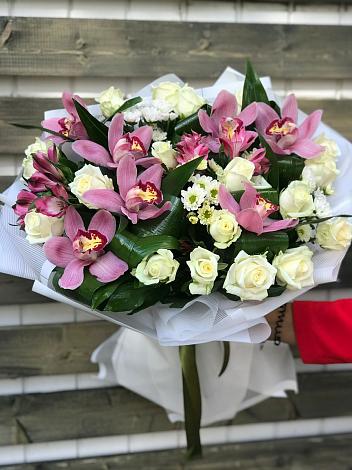 Букет цветов из: Розы и Хризантемы в Пижанке
