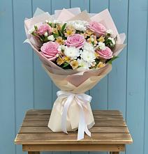 Букет цветов из:  Гвоздики, Орхидеи и Розы в Пижанке