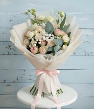 Букет цветов из:  Розы и Лизиантусы в Пижанке