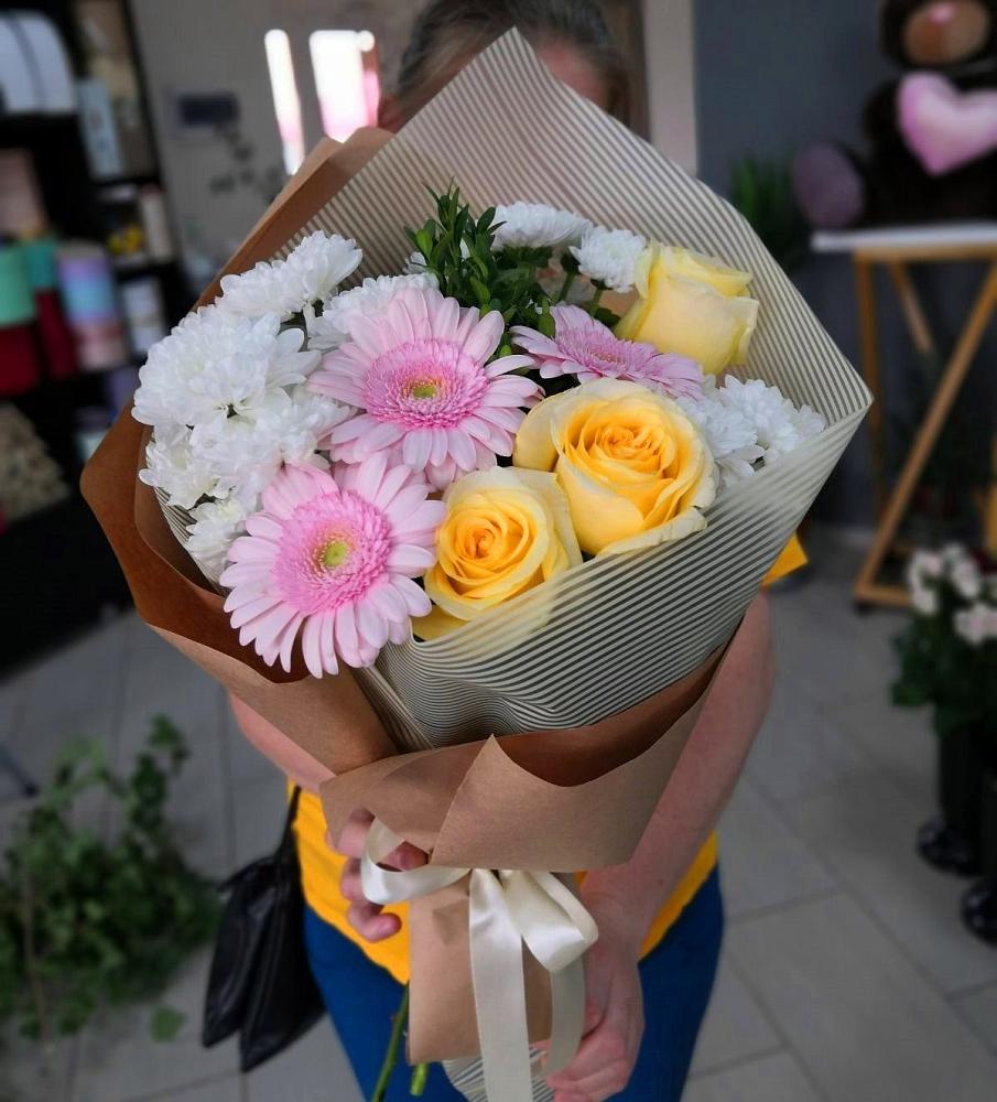 Букет цветов из: Герберы, Розы и Хризантемы в Пижанке