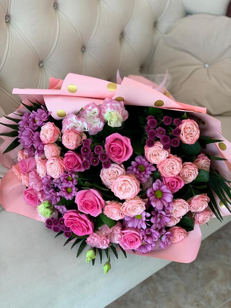 Букет цветов из: Хризантемы, Розы и Лизиантусы в Пижанке