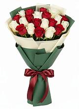 Букет Микс из красных и белых роз в Пижанке