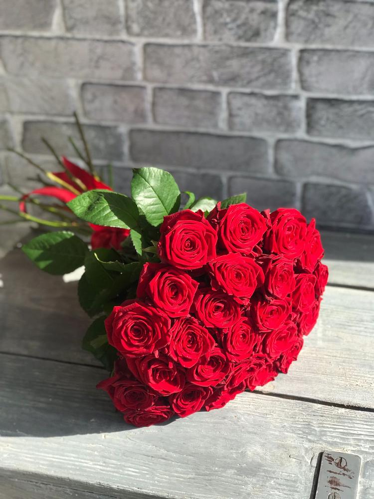 Букет Красные розы Фридом в Пижанке