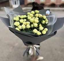 Букет Белые кустовые розы Солинеро в Пижанке