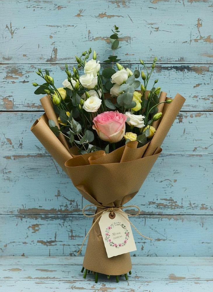 Букет цветов из: Розы и Лизиантусы в Пижанке