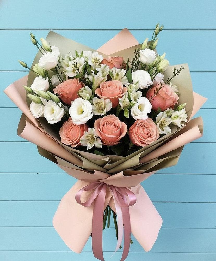 Букет цветов из: Розы, Альстромерии и Лизиантусы в Пижанке