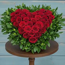 Цветочная композиция из Розы в виде сердца в Пижанке