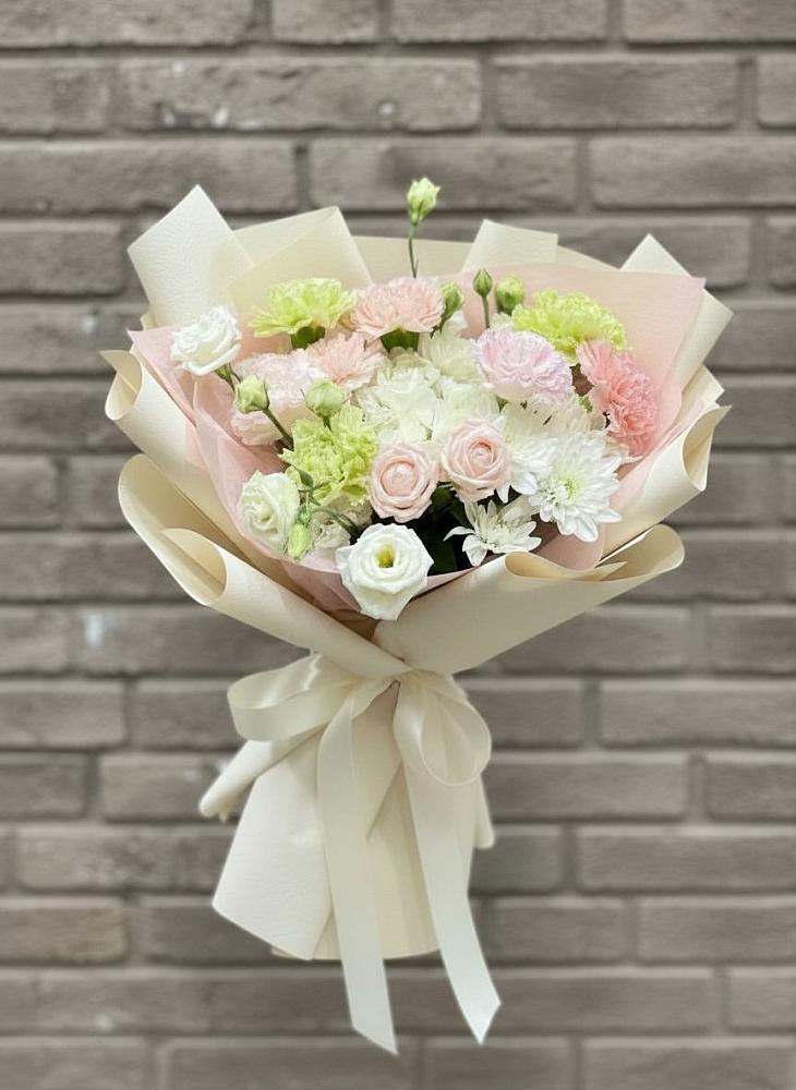 Букет цветов из: Гвоздики, Розы, Лизиантусы и Хризантемы в Пижанке
