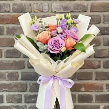 Букет цветов из:  Лизиантусы и Розы в Пижанке