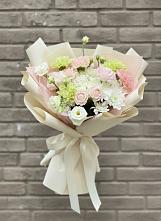 Букет цветов из:  Гвоздики, Розы, Лизиантусы и Хризантемы #REPLACE_PRED# Пижанке