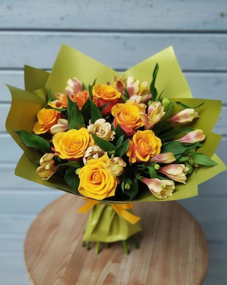 Букет цветов из: Альстромерии и Розы в Пижанке