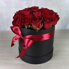 Цветочная композиция из Розы в шляпной коробке в Пижанке