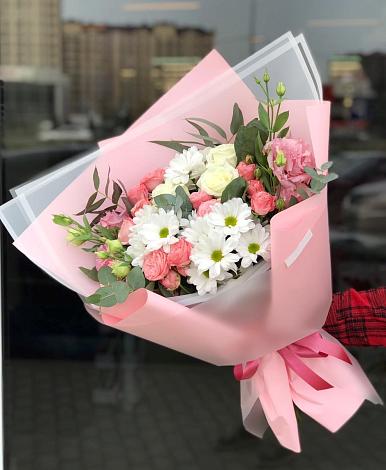 Букет цветов из: Розы, Лизиантусы и Хризантемы в Пижанке