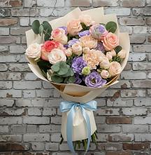Букет цветов из:  Розы, Лизиантусы и Гвоздики #REPLACE_PRED# Пижанке