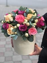 Цветочная композиция из Розы в шляпной коробке в Пижанке