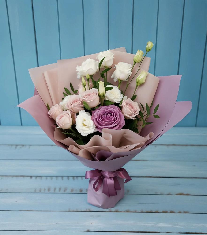 Букет цветов из: Розы и Лизиантусы в Пижанке